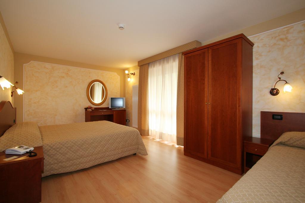 Hotel Dama Bianca Valtournenche Bilik gambar